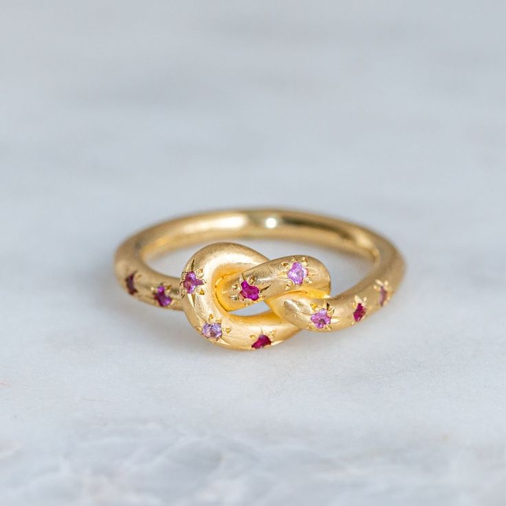 Vintage roze geknoopt hemelse gouden ring