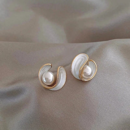 Luxueuze Oorbellen met Witte Opaal en Parel in Goud - Amara