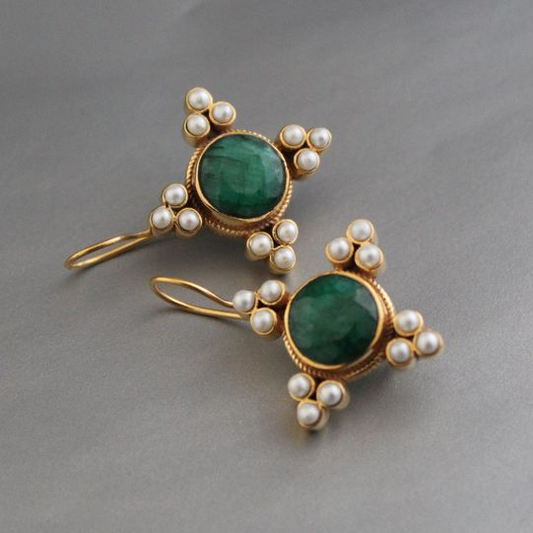 Vintage groene kristal en parels oorbellen